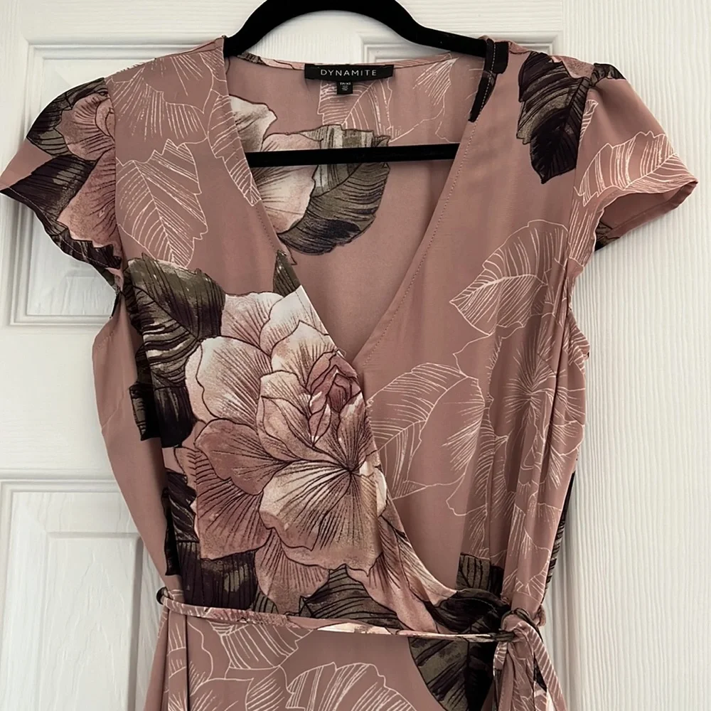 DYNAMITE WRAP DRESS - Picture 2 of 4